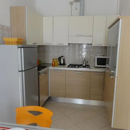 Apartman With Pool Access Near
