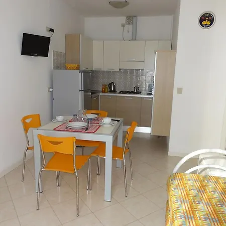 Apartman With Pool Access Near