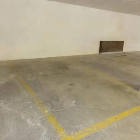 Apartman With Pool Access Near