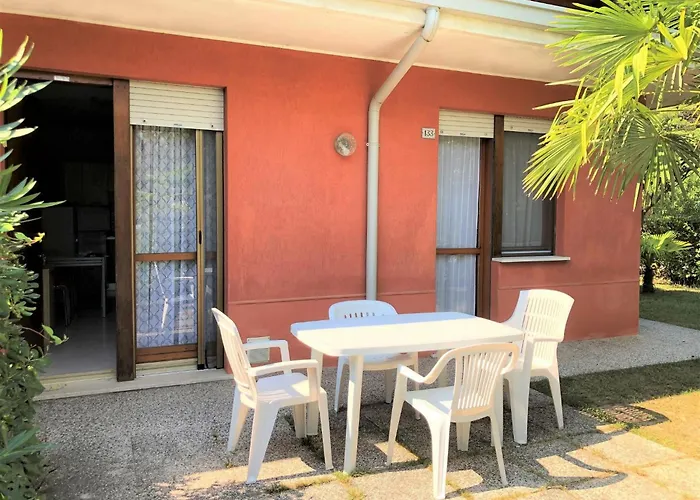 דירה With Pool Access Near