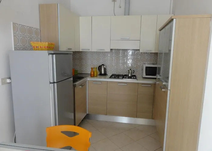דירה With Pool Access Near