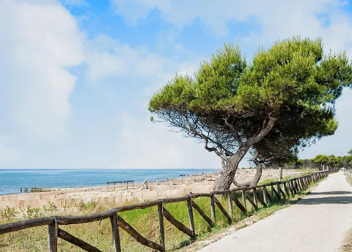 דירה With Pool Access Near *