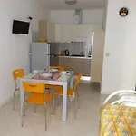 アパート With Pool Access Near