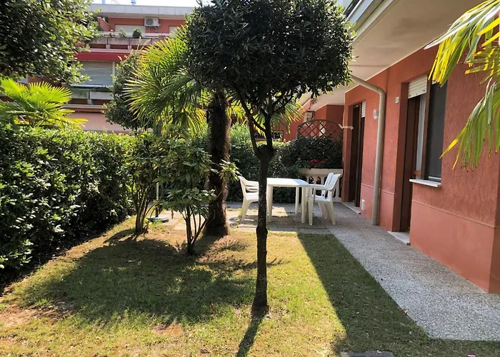 Apartment With Pool Access Near *